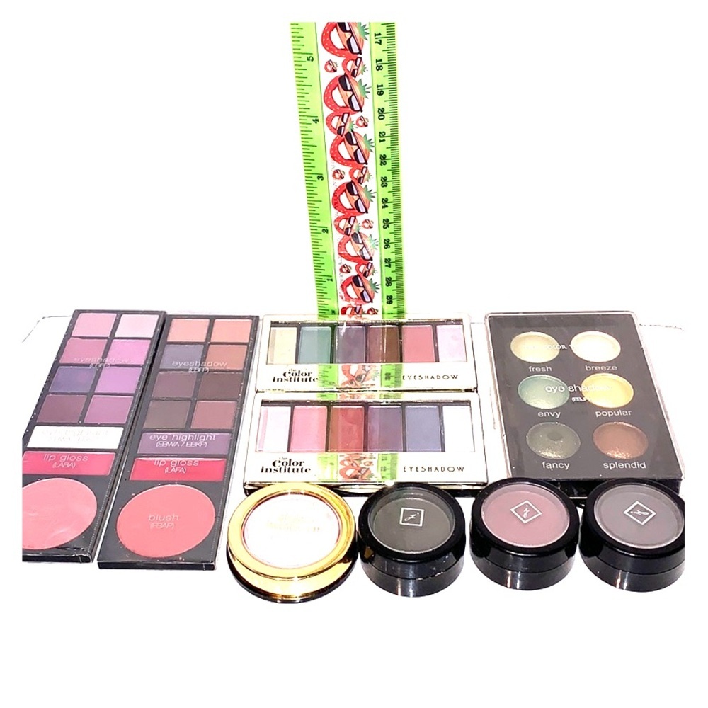 Lot of 37 eyeshadows and 3 blush